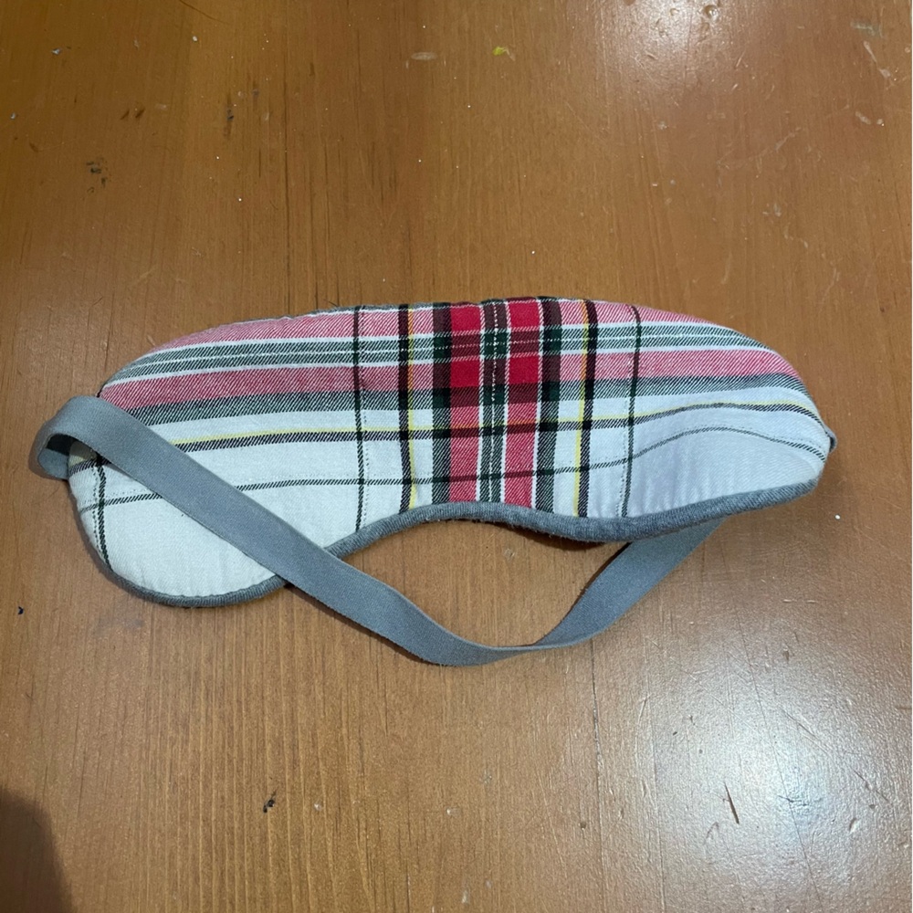 ⭐️Victoria's Secret Pink and Gray Striped Face Mask
